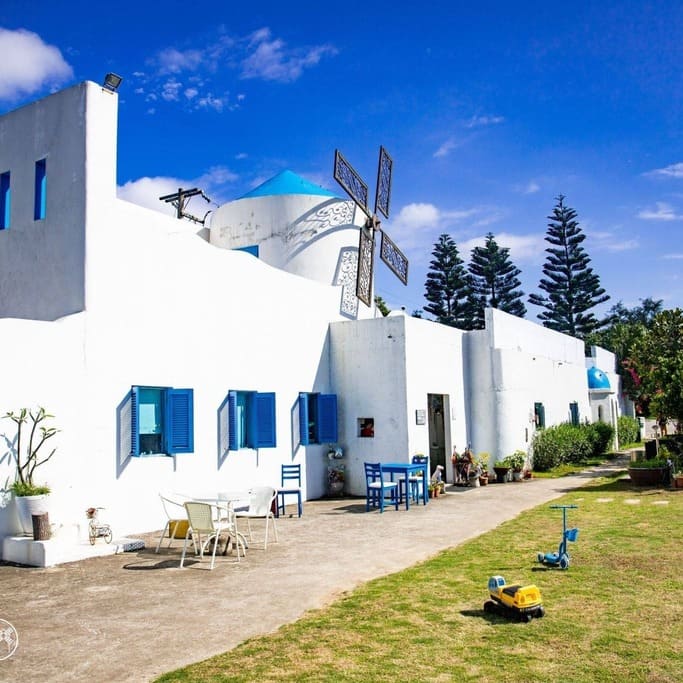 桃園縣卡托米利庭園咖啡以藍白色地中海風格為主的異國餐廳。